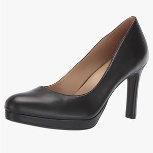 Never wore but try on. Comfortable if you like heels. Classic black pump. 🖤